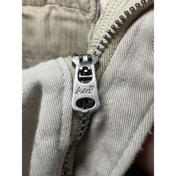 Abercrombie & Fitch Women's Khaki Chino Shorts - PRELOVED - Size 2 (26) - Picture 6 of 8